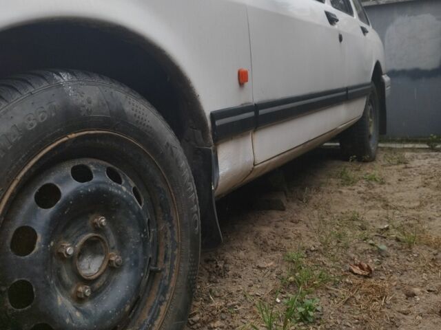 Белый Форд Сиерра, объемом двигателя 1.8 л и пробегом 1000 тыс. км за 700 $, фото 2 на Automoto.ua