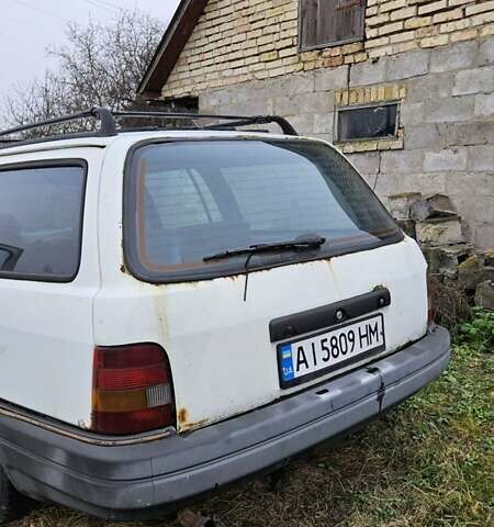Білий Форд Сієрра, об'ємом двигуна 1.8 л та пробігом 68 тис. км за 1100 $, фото 3 на Automoto.ua