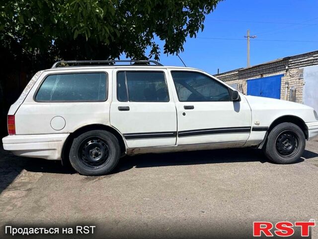 Белый Форд Сиерра, объемом двигателя 1.6 л и пробегом 189 тыс. км за 300 $, фото 4 на Automoto.ua