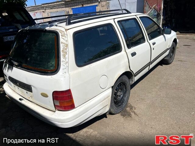 Белый Форд Сиерра, объемом двигателя 1.6 л и пробегом 189 тыс. км за 300 $, фото 3 на Automoto.ua