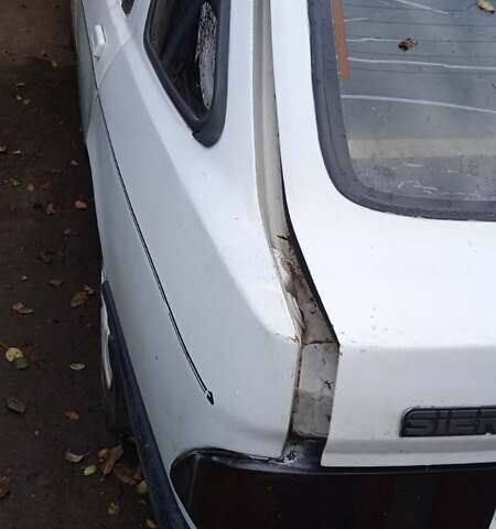 Белый Форд Сиерра, объемом двигателя 2.3 л и пробегом 200 тыс. км за 399 $, фото 3 на Automoto.ua