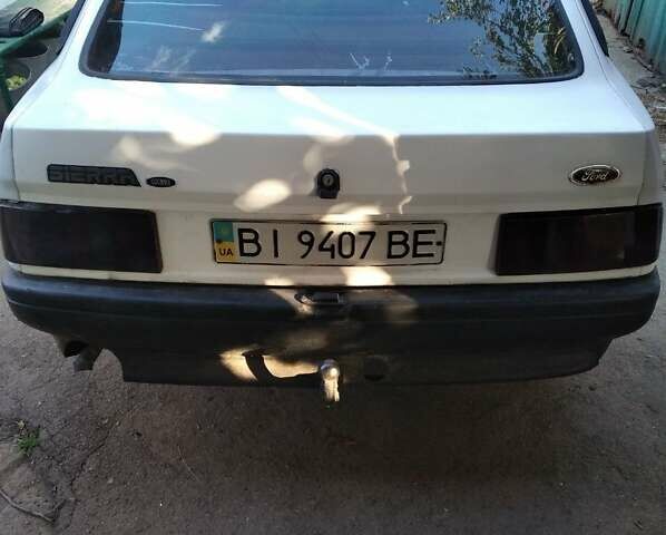 Белый Форд Сиерра, объемом двигателя 2.3 л и пробегом 200 тыс. км за 399 $, фото 1 на Automoto.ua