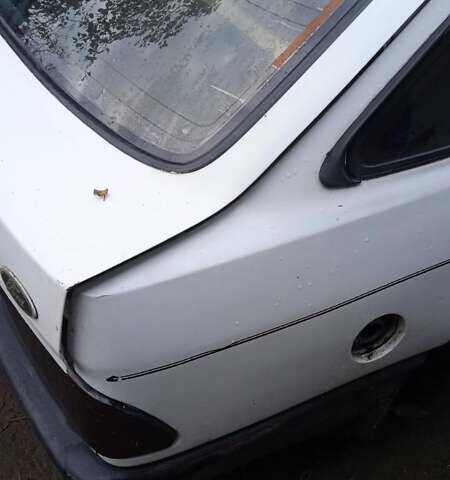 Белый Форд Сиерра, объемом двигателя 2.3 л и пробегом 200 тыс. км за 399 $, фото 4 на Automoto.ua