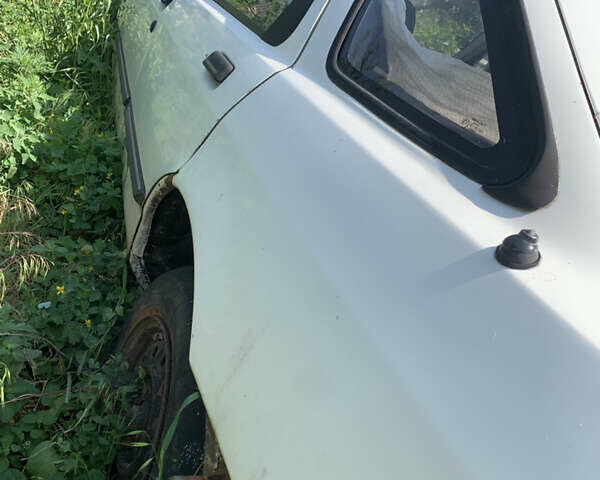 Белый Форд Сиерра, объемом двигателя 1.8 л и пробегом 147 тыс. км за 591 $, фото 2 на Automoto.ua