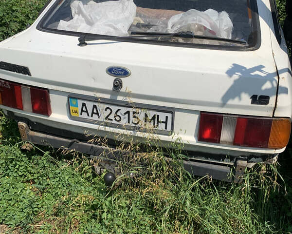 Белый Форд Сиерра, объемом двигателя 1.8 л и пробегом 147 тыс. км за 591 $, фото 3 на Automoto.ua