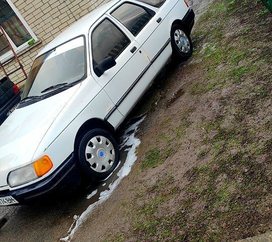 Белый Форд Сиерра, объемом двигателя 2 л и пробегом 325 тыс. км за 550 $, фото 1 на Automoto.ua