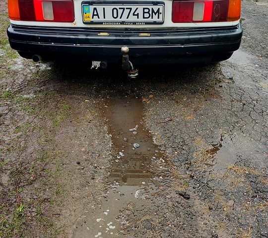 Белый Форд Сиерра, объемом двигателя 2 л и пробегом 325 тыс. км за 550 $, фото 2 на Automoto.ua