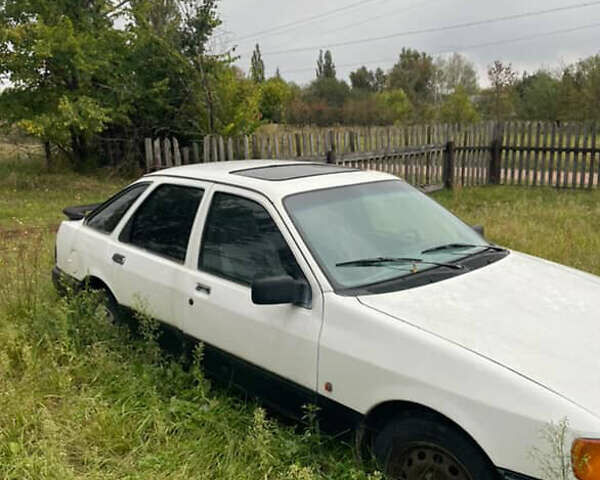 Белый Форд Сиерра, объемом двигателя 2 л и пробегом 500 тыс. км за 350 $, фото 3 на Automoto.ua
