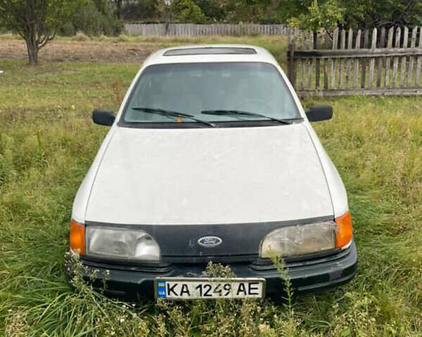 Белый Форд Сиерра, объемом двигателя 2 л и пробегом 500 тыс. км за 350 $, фото 1 на Automoto.ua