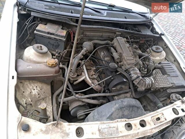 Білий Форд Сієрра, об'ємом двигуна 2 л та пробігом 300 тис. км за 500 $, фото 8 на Automoto.ua