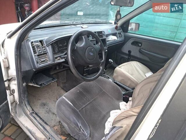 Білий Форд Сієрра, об'ємом двигуна 2 л та пробігом 300 тис. км за 500 $, фото 3 на Automoto.ua