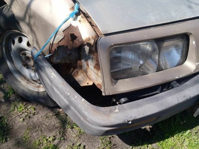 Бежевий Форд Сієрра, об'ємом двигуна 1.6 л та пробігом 300 тис. км за 200 $, фото 7 на Automoto.ua