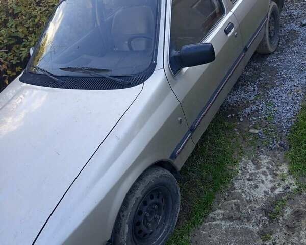 Бежевий Форд Сієрра, об'ємом двигуна 2.3 л та пробігом 280 тис. км за 700 $, фото 3 на Automoto.ua