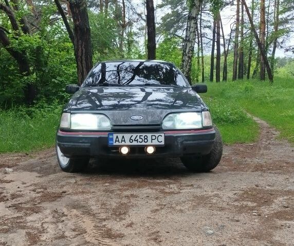 Черный Форд Сиерра, объемом двигателя 1.8 л и пробегом 300 тыс. км за 1301 $, фото 3 на Automoto.ua