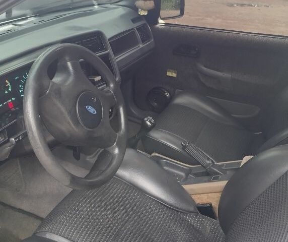 Черный Форд Сиерра, объемом двигателя 1.8 л и пробегом 300 тыс. км за 1301 $, фото 5 на Automoto.ua