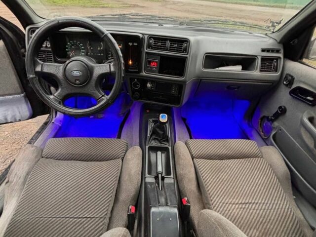 Черный Форд Сиерра, объемом двигателя 1.6 л и пробегом 158 тыс. км за 1250 $, фото 8 на Automoto.ua