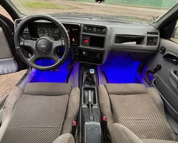 Черный Форд Сиерра, объемом двигателя 1.6 л и пробегом 158 тыс. км за 1250 $, фото 7 на Automoto.ua