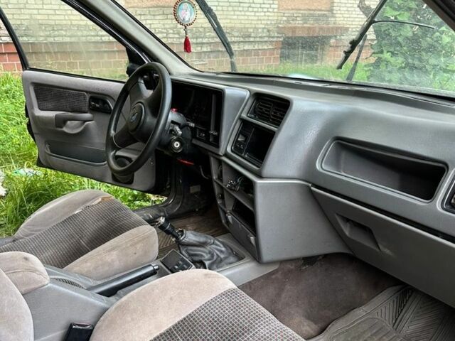 Черный Форд Сиерра, объемом двигателя 2 л и пробегом 285 тыс. км за 900 $, фото 7 на Automoto.ua