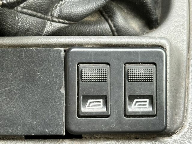 Черный Форд Сиерра, объемом двигателя 2 л и пробегом 285 тыс. км за 900 $, фото 8 на Automoto.ua