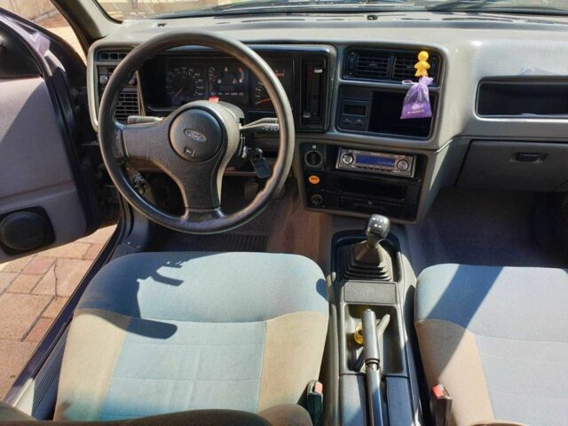 Форд Сієрра 1987 у Ужгороді на Automoto.ua Фіолетовий Форд Сієрра, об'ємом двигуна 2 л та пробігом 90 тис. км за 2000 $, фото 9 на Automoto.ua