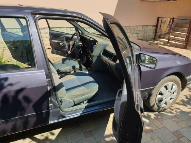 Форд Сієрра 1987 у Ужгороді на Automoto.ua Фіолетовий Форд Сієрра, об'ємом двигуна 2 л та пробігом 90 тис. км за 2000 $, фото 10 на Automoto.ua