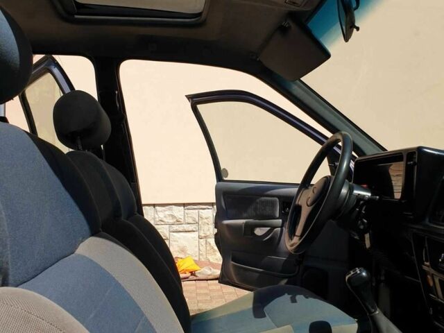 Форд Сієрра 1987 у Ужгороді на Automoto.ua Фіолетовий Форд Сієрра, об'ємом двигуна 2 л та пробігом 90 тис. км за 2000 $, фото 12 на Automoto.ua