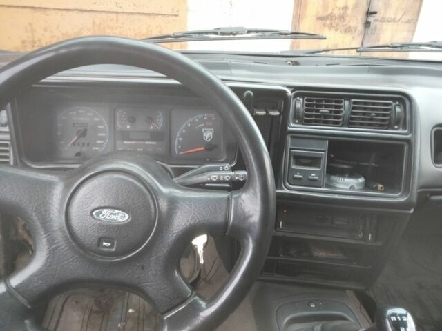 Коричневый Форд Сиерра, объемом двигателя 2 л и пробегом 60 тыс. км за 800 $, фото 4 на Automoto.ua