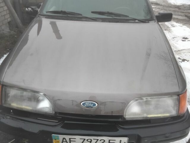 Коричневый Форд Сиерра, объемом двигателя 2 л и пробегом 60 тыс. км за 800 $, фото 2 на Automoto.ua