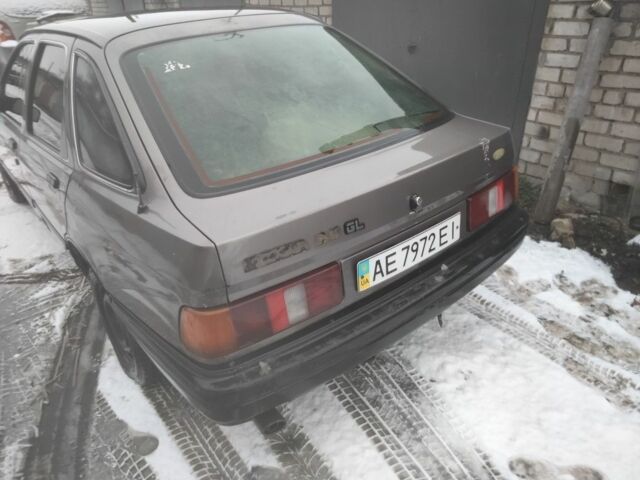 Коричневый Форд Сиерра, объемом двигателя 2 л и пробегом 60 тыс. км за 800 $, фото 1 на Automoto.ua