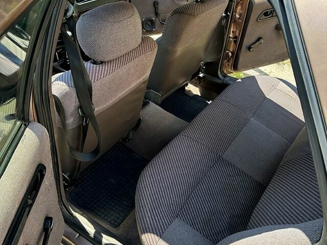 Коричневий Форд Сієрра, об'ємом двигуна 2 л та пробігом 777 тис. км за 950 $, фото 2 на Automoto.ua