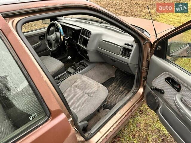 Коричневий Форд Сієрра, об'ємом двигуна 2 л та пробігом 230 тис. км за 750 $, фото 5 на Automoto.ua