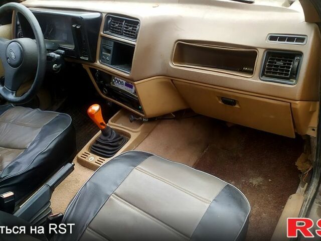 Коричневий Форд Сієрра, об'ємом двигуна 1.8 л та пробігом 300 тис. км за 600 $, фото 10 на Automoto.ua