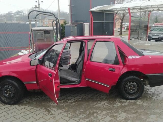 Красный Форд Сиерра, объемом двигателя 1.8 л и пробегом 200 тыс. км за 650 $, фото 6 на Automoto.ua