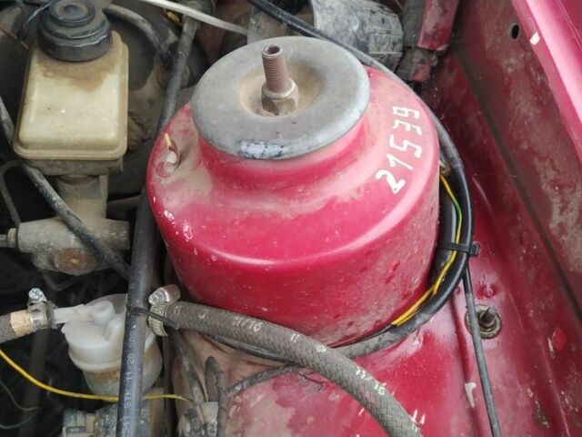 Красный Форд Сиерра, объемом двигателя 1.8 л и пробегом 200 тыс. км за 650 $, фото 8 на Automoto.ua