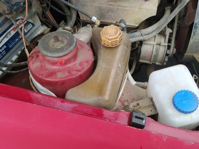 Красный Форд Сиерра, объемом двигателя 1.8 л и пробегом 200 тыс. км за 650 $, фото 12 на Automoto.ua