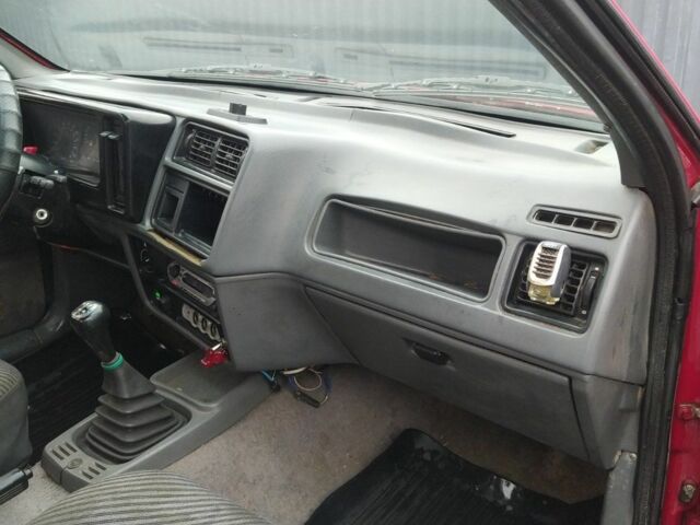 Красный Форд Сиерра, объемом двигателя 1.8 л и пробегом 200 тыс. км за 650 $, фото 16 на Automoto.ua