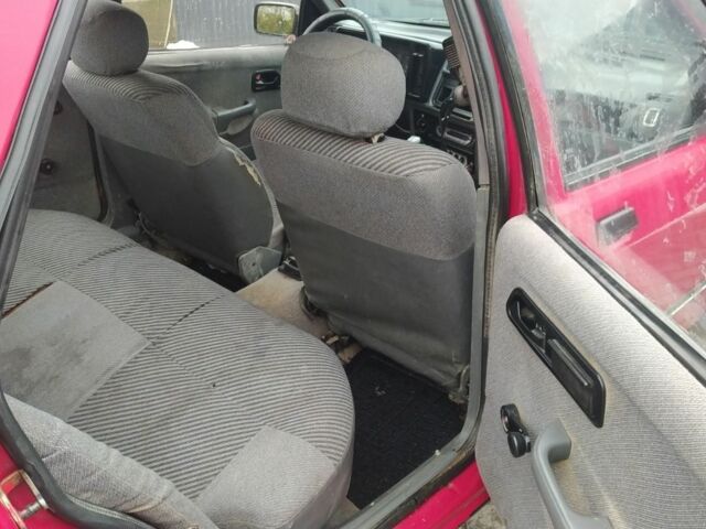 Красный Форд Сиерра, объемом двигателя 1.8 л и пробегом 200 тыс. км за 650 $, фото 15 на Automoto.ua