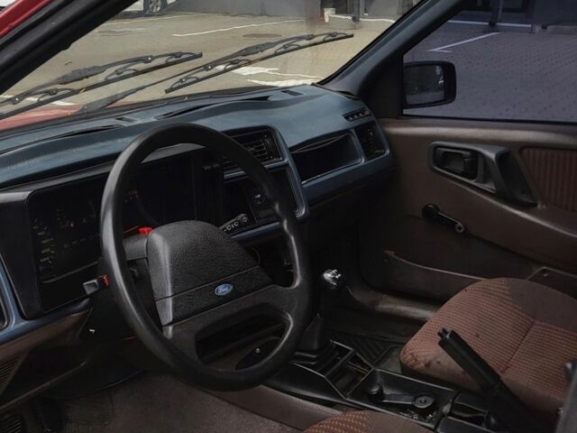 Червоний Форд Сієрра, об'ємом двигуна 2 л та пробігом 371 тис. км за 650 $, фото 4 на Automoto.ua