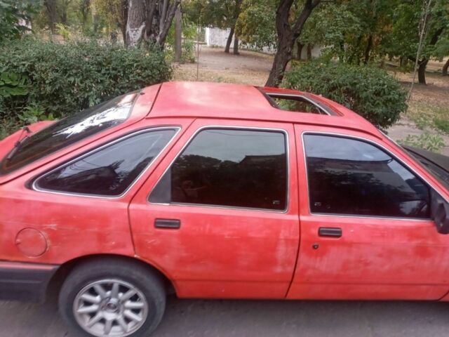 Красный Форд Сиерра, объемом двигателя 2 л и пробегом 180 тыс. км за 237 $, фото 1 на Automoto.ua