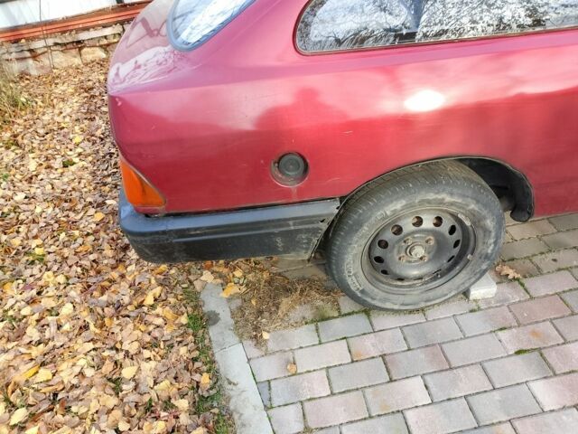 Красный Форд Сиерра, объемом двигателя 1 л и пробегом 325 тыс. км за 600 $, фото 3 на Automoto.ua