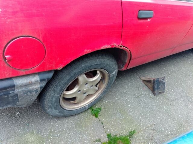 Красный Форд Сиерра, объемом двигателя 1.6 л и пробегом 100 тыс. км за 835 $, фото 6 на Automoto.ua