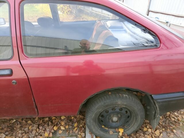 Красный Форд Сиерра, объемом двигателя 1 л и пробегом 325 тыс. км за 600 $, фото 1 на Automoto.ua
