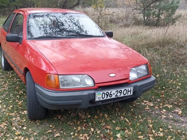 Красный Форд Сиерра, объемом двигателя 2 л и пробегом 230 тыс. км за 900 $, фото 2 на Automoto.ua