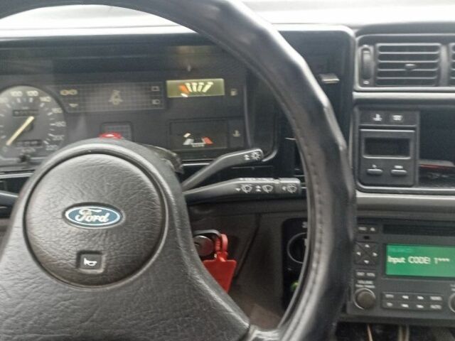 Красный Форд Сиерра, объемом двигателя 2 л и пробегом 230 тыс. км за 900 $, фото 6 на Automoto.ua