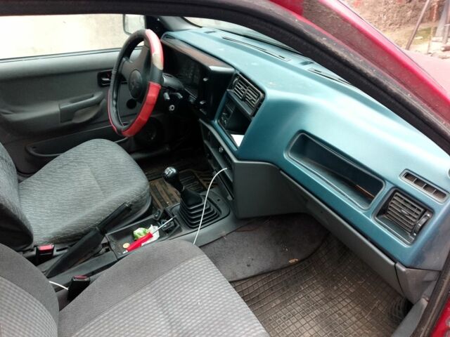 Красный Форд Сиерра, объемом двигателя 1.6 л и пробегом 100 тыс. км за 835 $, фото 3 на Automoto.ua