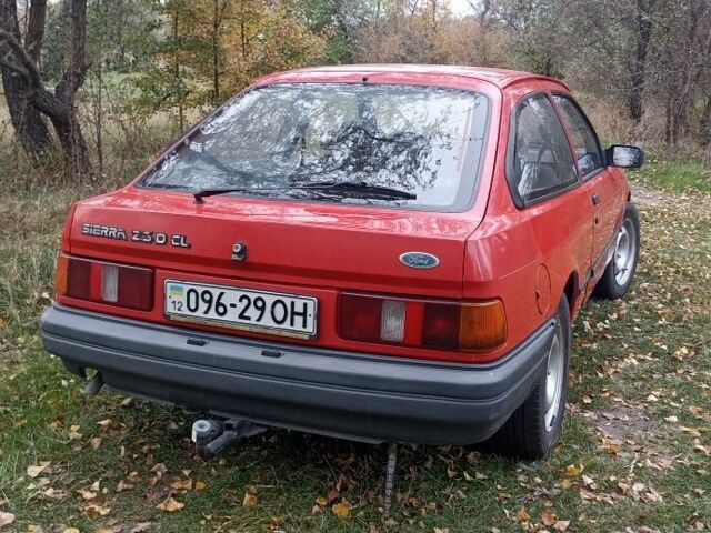 Красный Форд Сиерра, объемом двигателя 2 л и пробегом 230 тыс. км за 900 $, фото 4 на Automoto.ua