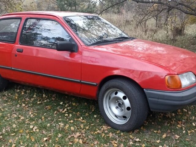 Красный Форд Сиерра, объемом двигателя 2 л и пробегом 230 тыс. км за 900 $, фото 3 на Automoto.ua