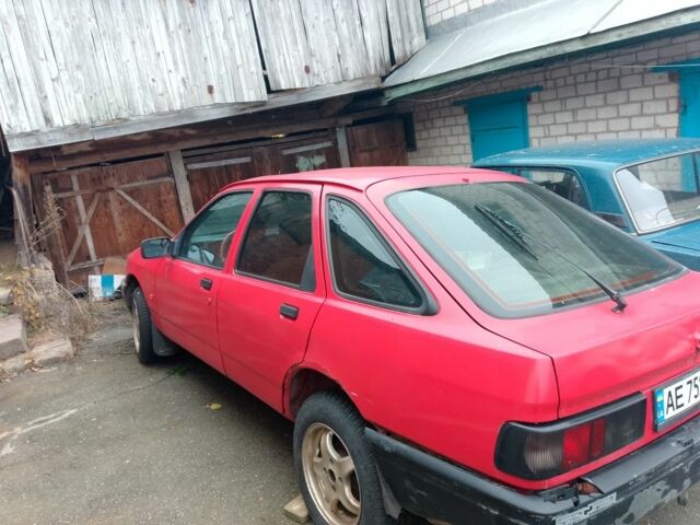 Красный Форд Сиерра, объемом двигателя 1.6 л и пробегом 100 тыс. км за 835 $, фото 9 на Automoto.ua