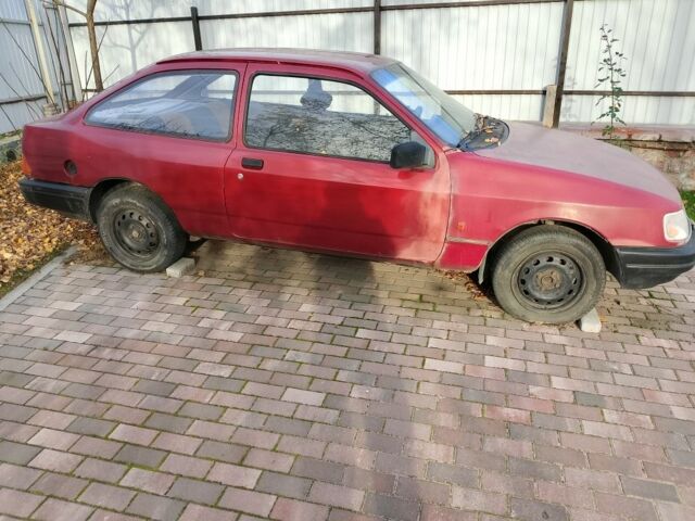 Красный Форд Сиерра, объемом двигателя 1 л и пробегом 325 тыс. км за 600 $, фото 5 на Automoto.ua