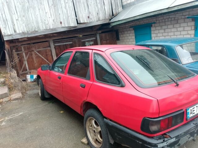Красный Форд Сиерра, объемом двигателя 1.6 л и пробегом 100 тыс. км за 835 $, фото 1 на Automoto.ua